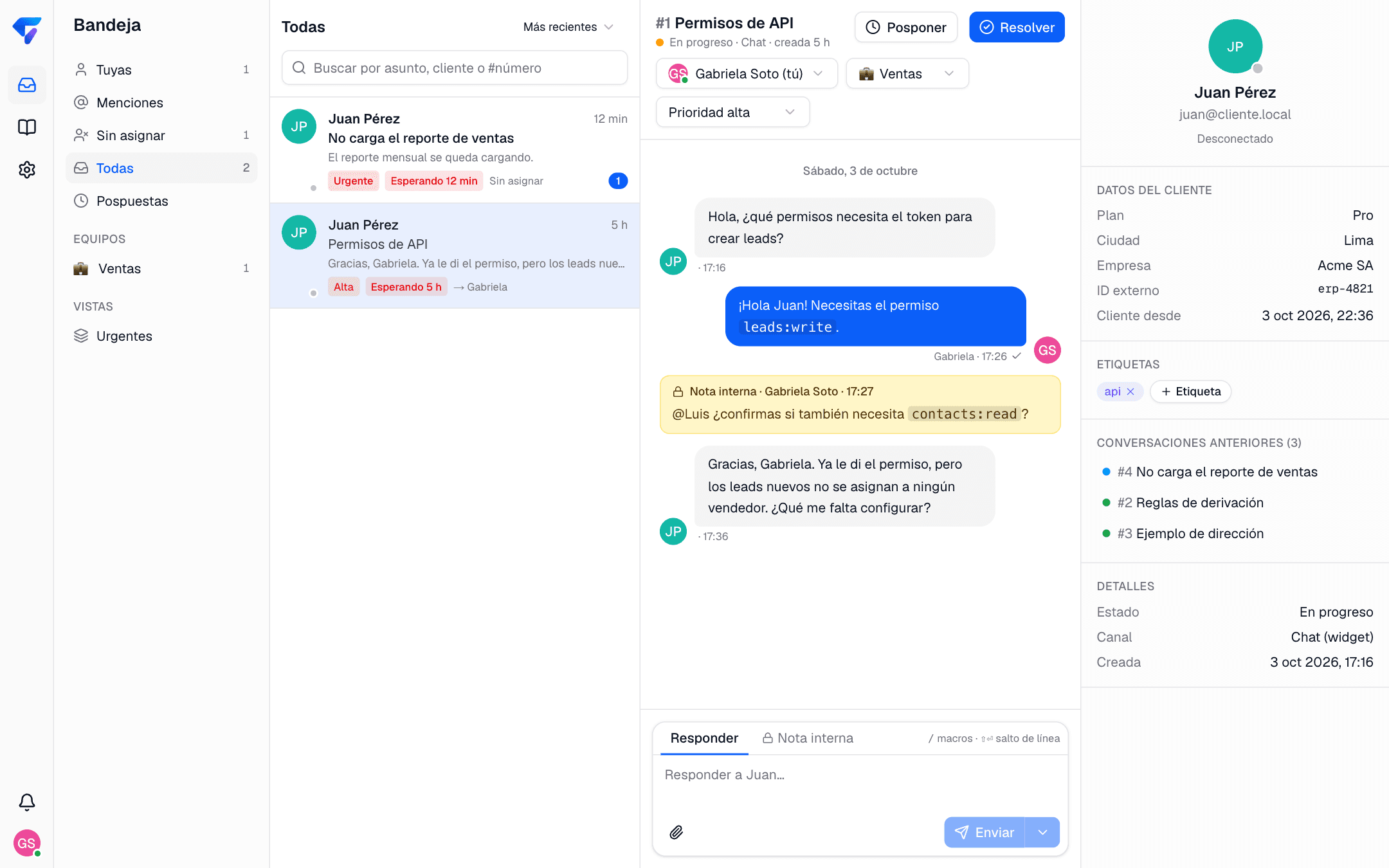 Consola del agente de TickFlow: conversación abierta y datos del cliente que envía tu sistema